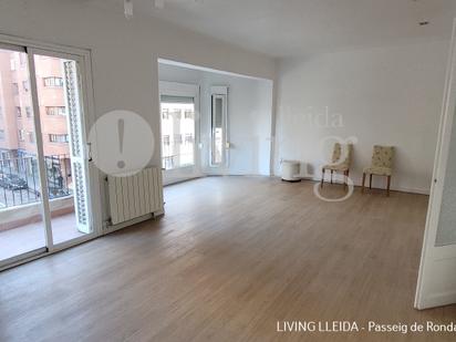 Wohnzimmer von Wohnung zum verkauf in  Lleida Capital mit Balkon