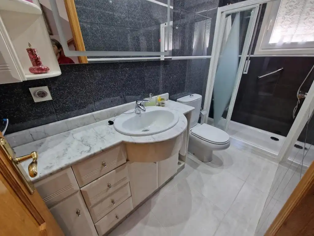 Baño de Casa o chalet en venta en Ourense Capital  con Calefacción, Jardín privado y Parquet