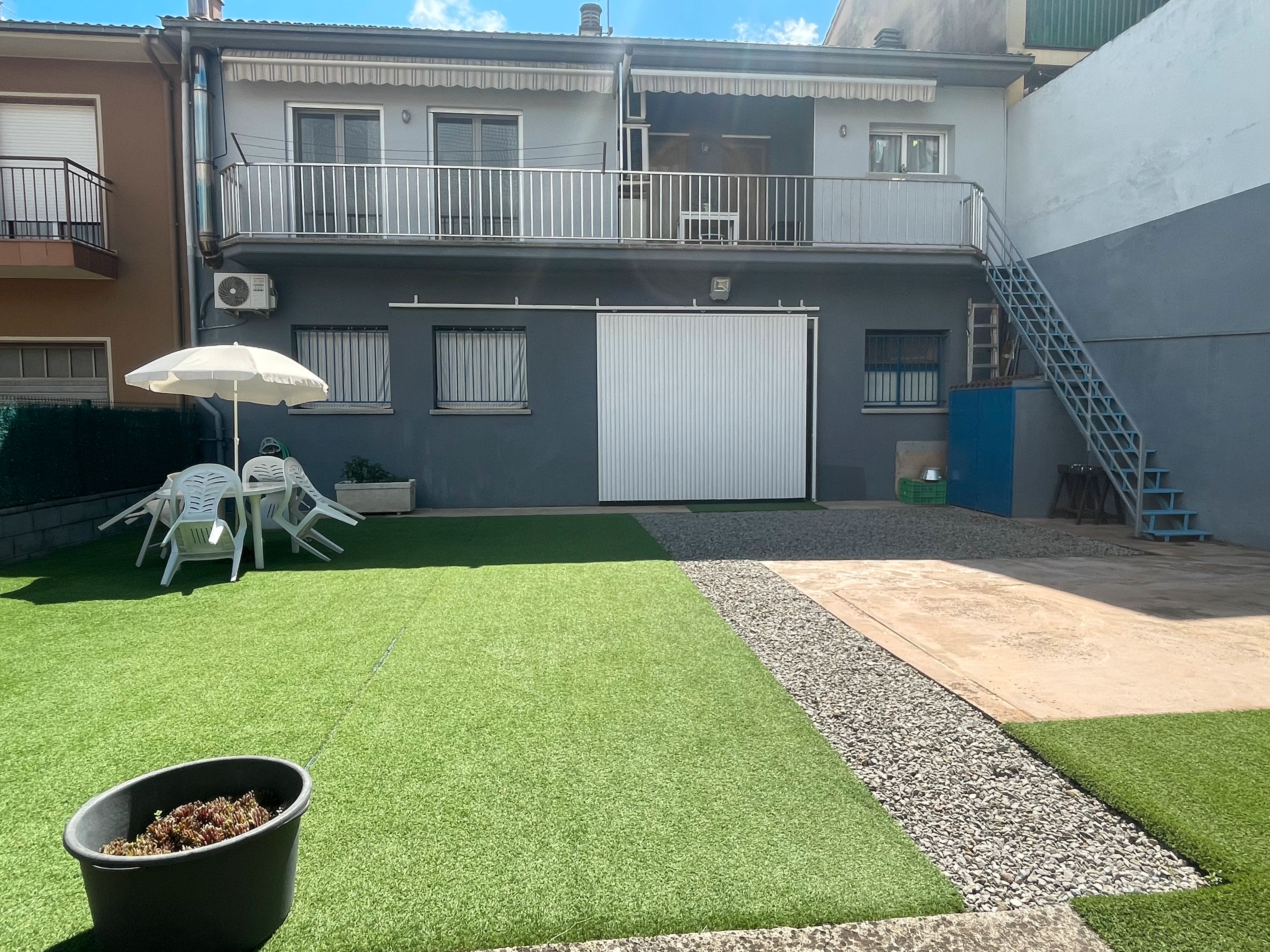 Terrassa de Casa o xalet en venda en Olot amb Aire condicionat, Calefacció i Jardí privat