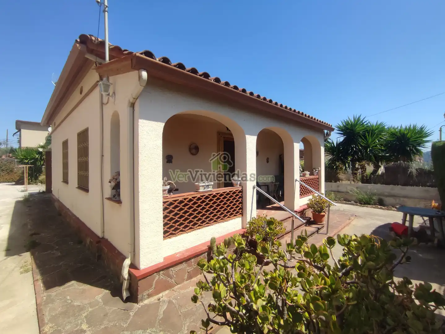 Vista exterior de Casa o xalet en venda en Sant Andreu de la Barca amb Calefacció, Jardí privat i Terrassa