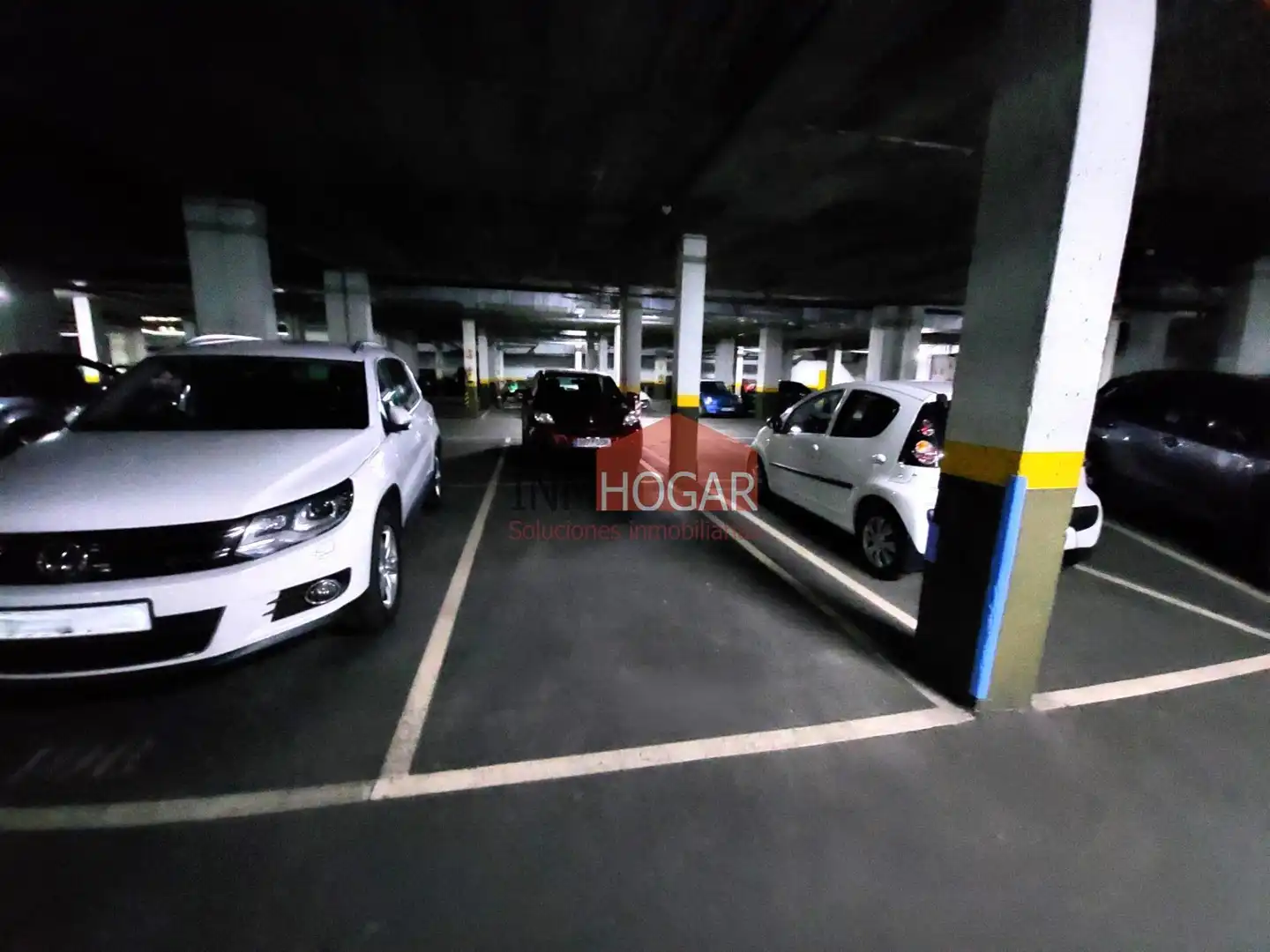 Parking de Piso en venta en Ávila con Calefacción, Terraza y Amueblado