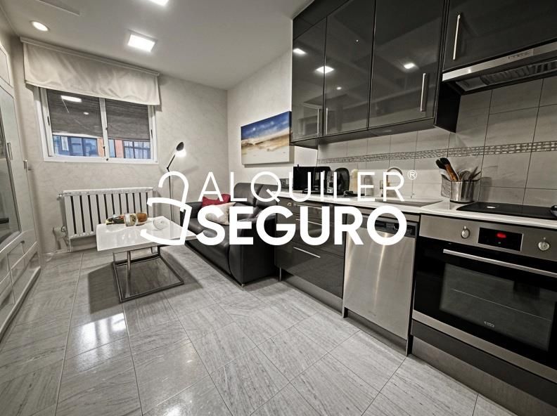 Cuina de Pis de lloguer en  Madrid Capital amb Aire condicionat, Calefacció i Terrassa