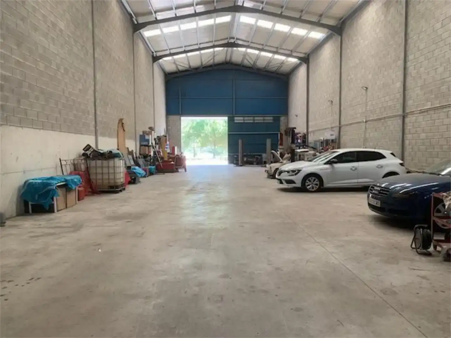 Parkplatz von Fabrikhallen zur Miete in Tortosa