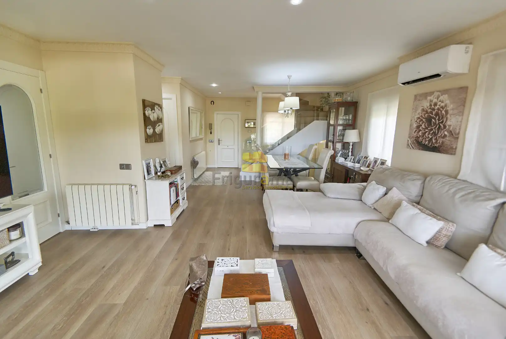 Sala d'estar de Casa o xalet en venda en Castelldefels amb Aire condicionat, Calefacció i Jardí privat