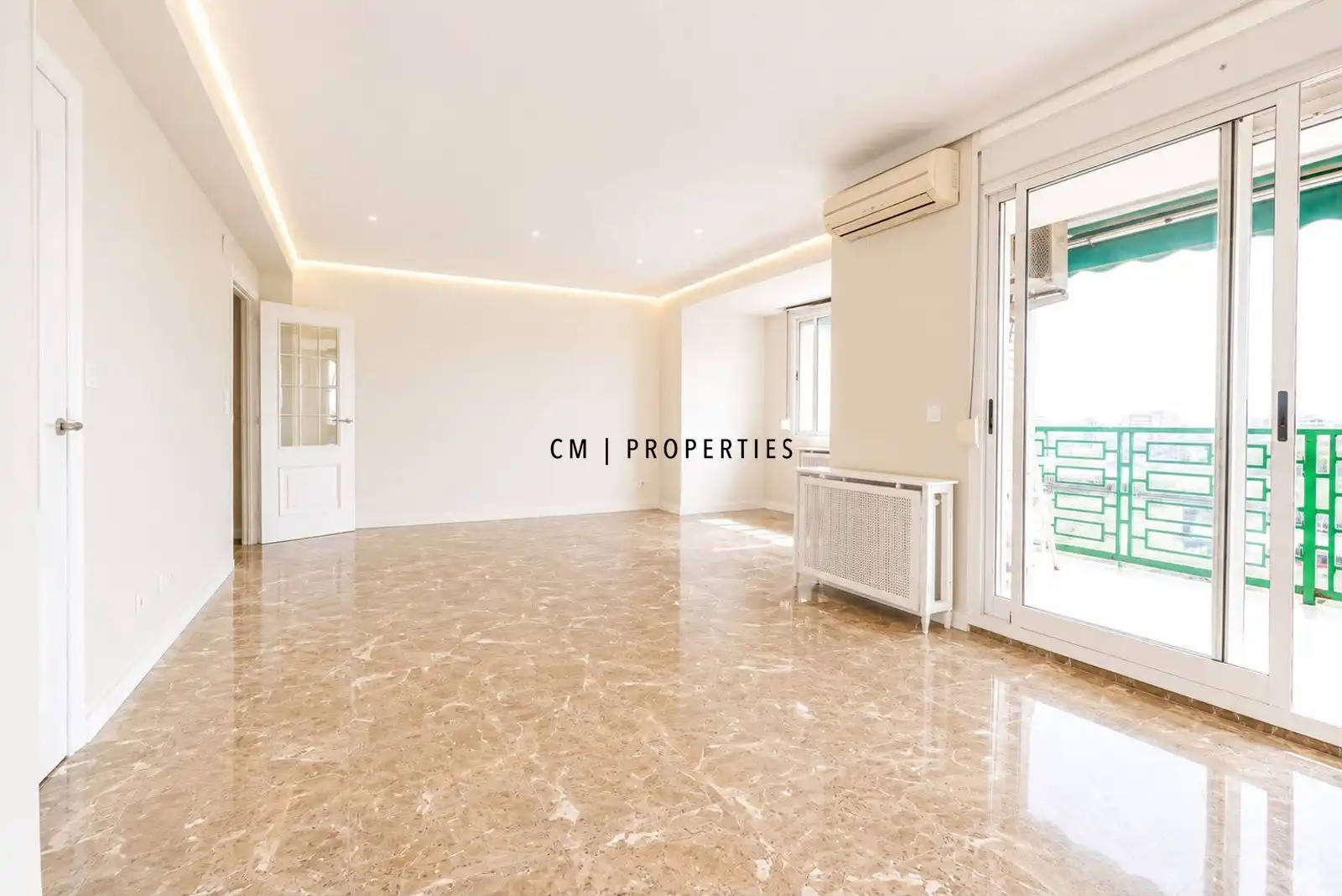 Living room of Flat for rent in Valencia  with Air Conditioner, Heating and Terrace