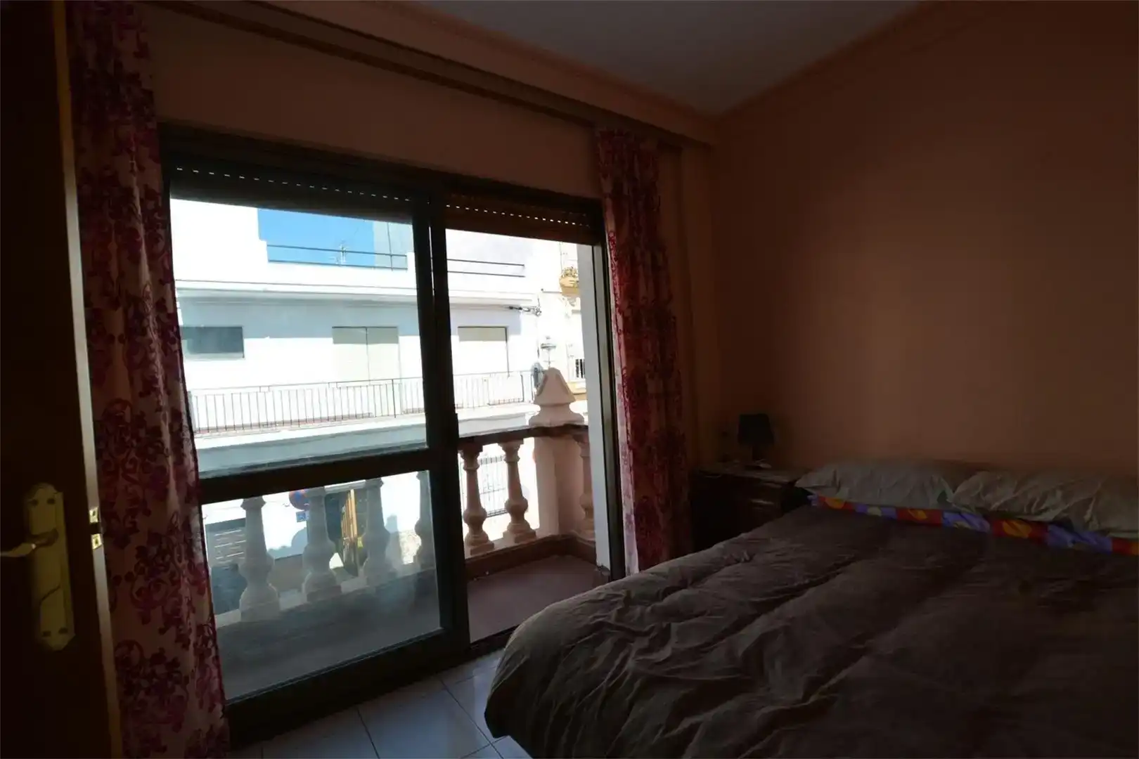 Schlafzimmer von Einfamilien-Reihenhaus zum Verkauf in Nerja mit Klimaanlage und Balkon
