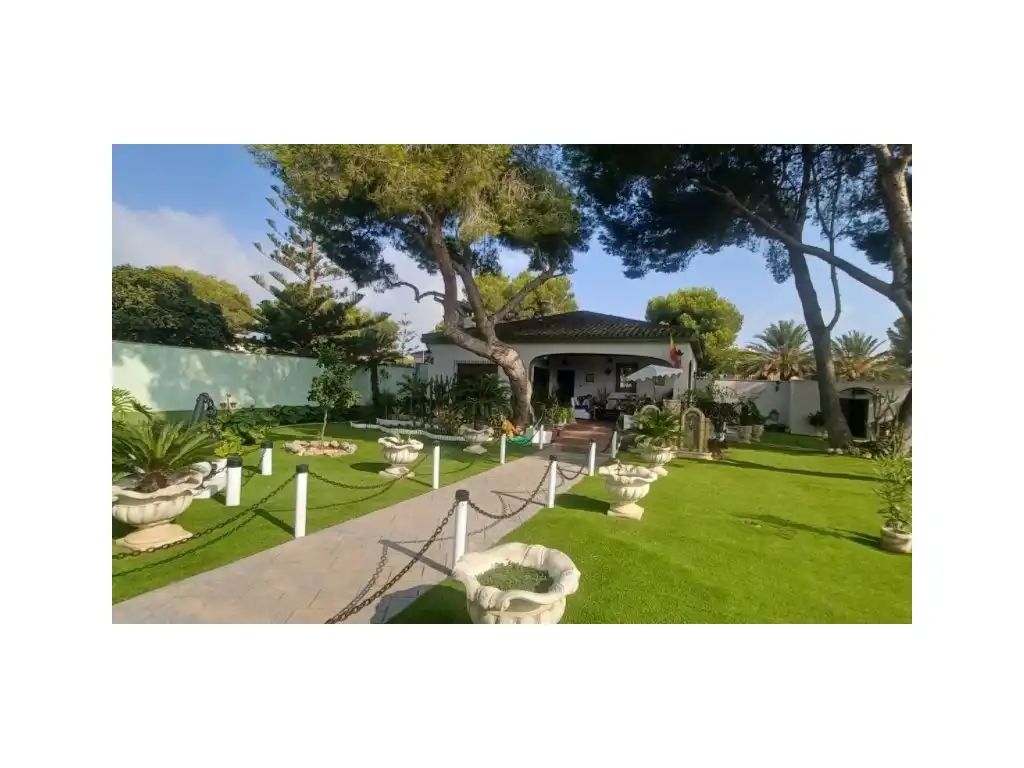 Casa amb piscina en venda a Calle Pablo Neruda-Cmor, imagen 2