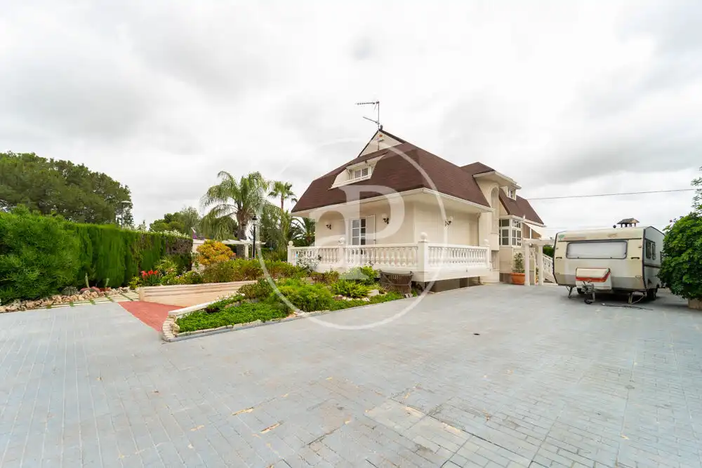 Exterior view of Houses for sale in San Vicente del Raspeig / Sant Vicent del Raspeig  with Air Conditioner, Heating and Private garden