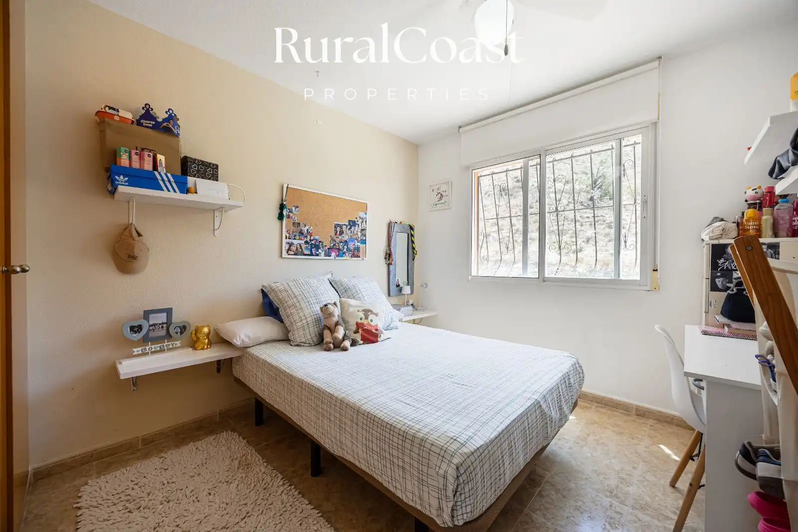 Dormitori de Casa adosada en venda en Busot amb Jardí privat, Piscina i Piscina comunitària
