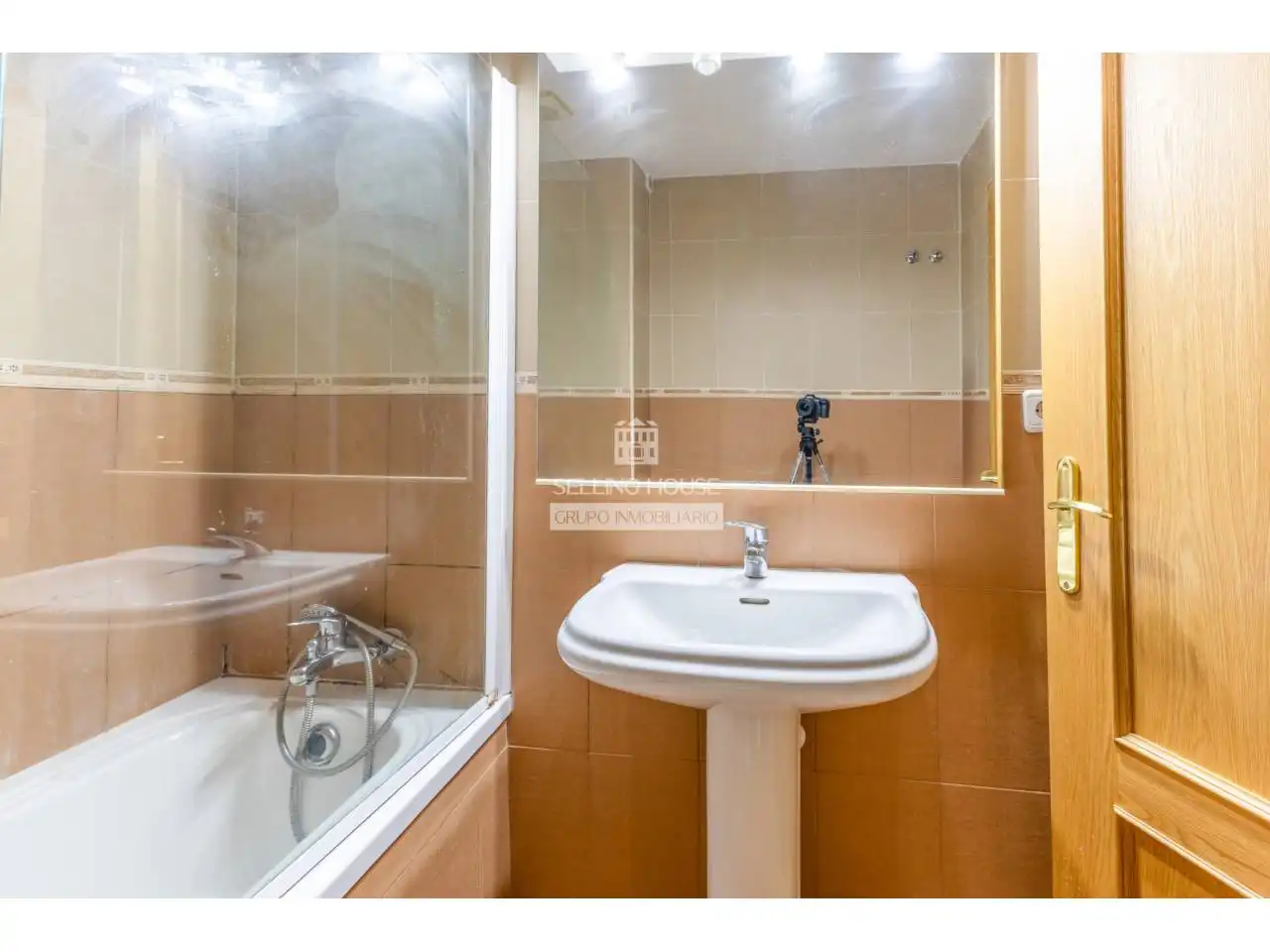 Bathroom of Flat for sale in Valencia  with Heating, Parquet flooring and Balcony