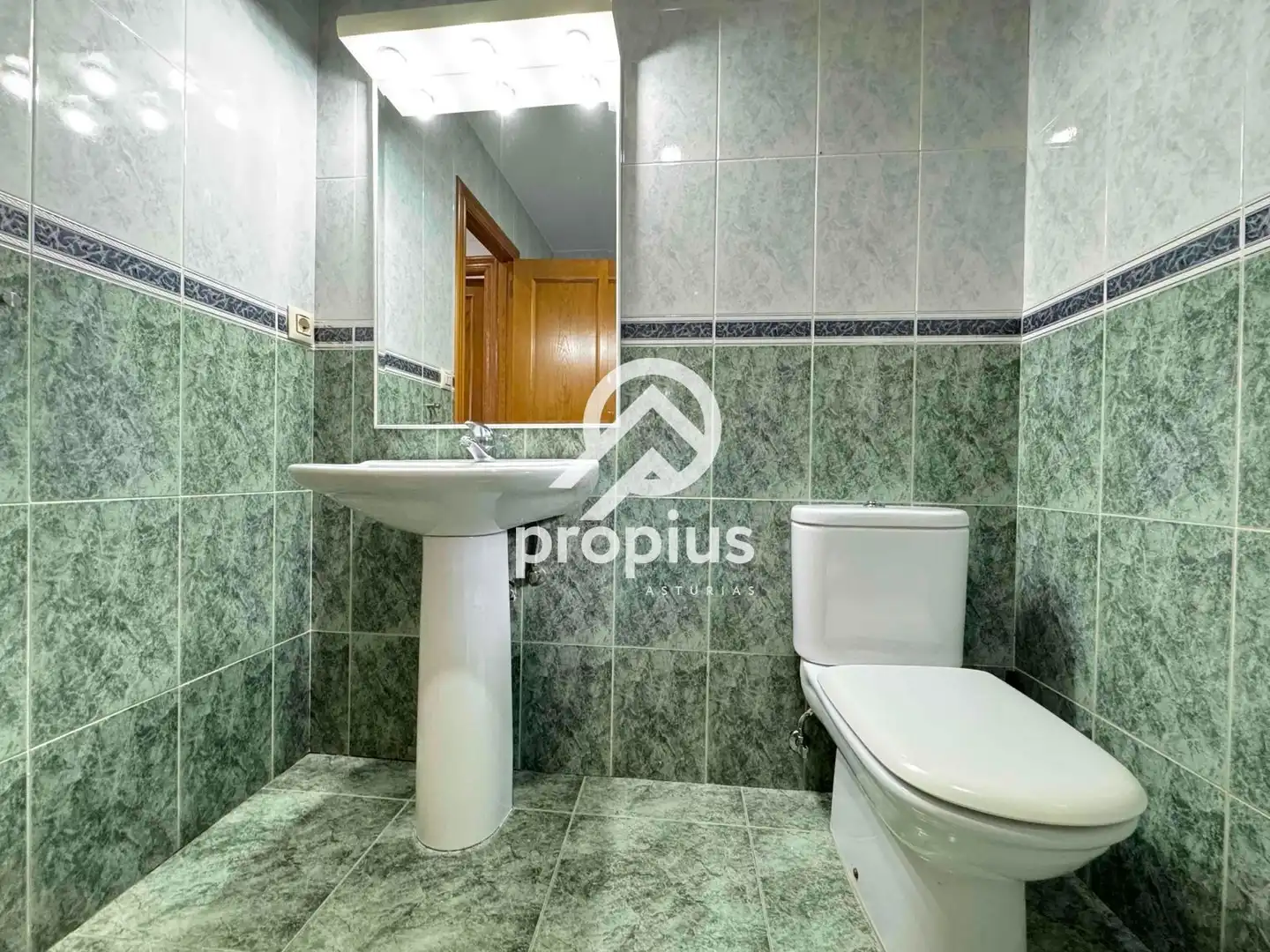 Baño de Casa adosada en venta en Piloña con Calefacción, Jardín privado y Parquet