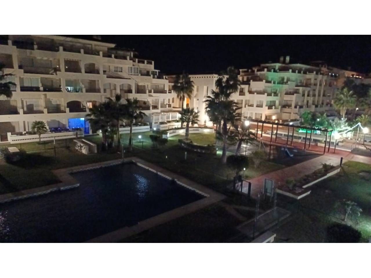 Piscina de Apartament en venda en Roquetas de Mar amb Aire condicionat, Terrassa i Moblat