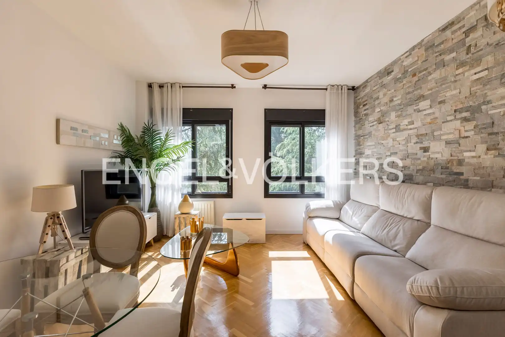 Living room of Flat for rent in Madrid  with Air Conditioner, Heating and Private garden