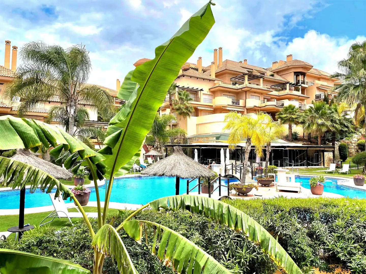 Apartment with pool for sale in Nueva Andalucía