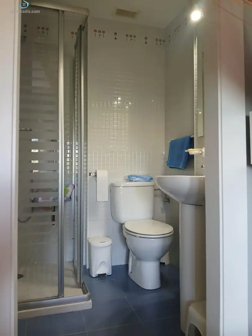 Bathroom of Flat for sale in Cádiz