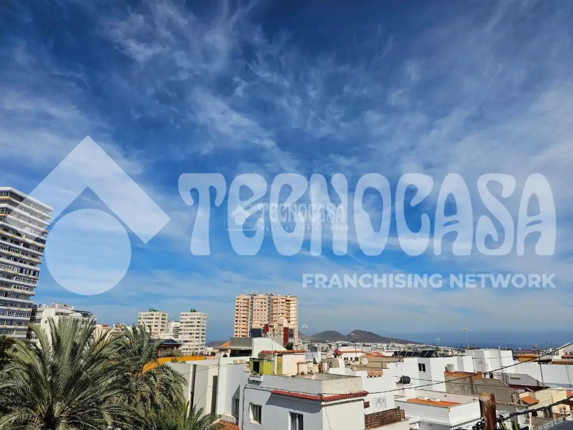 Vista exterior de Casa adosada en venda en Las Palmas de Gran Canaria amb Terrassa