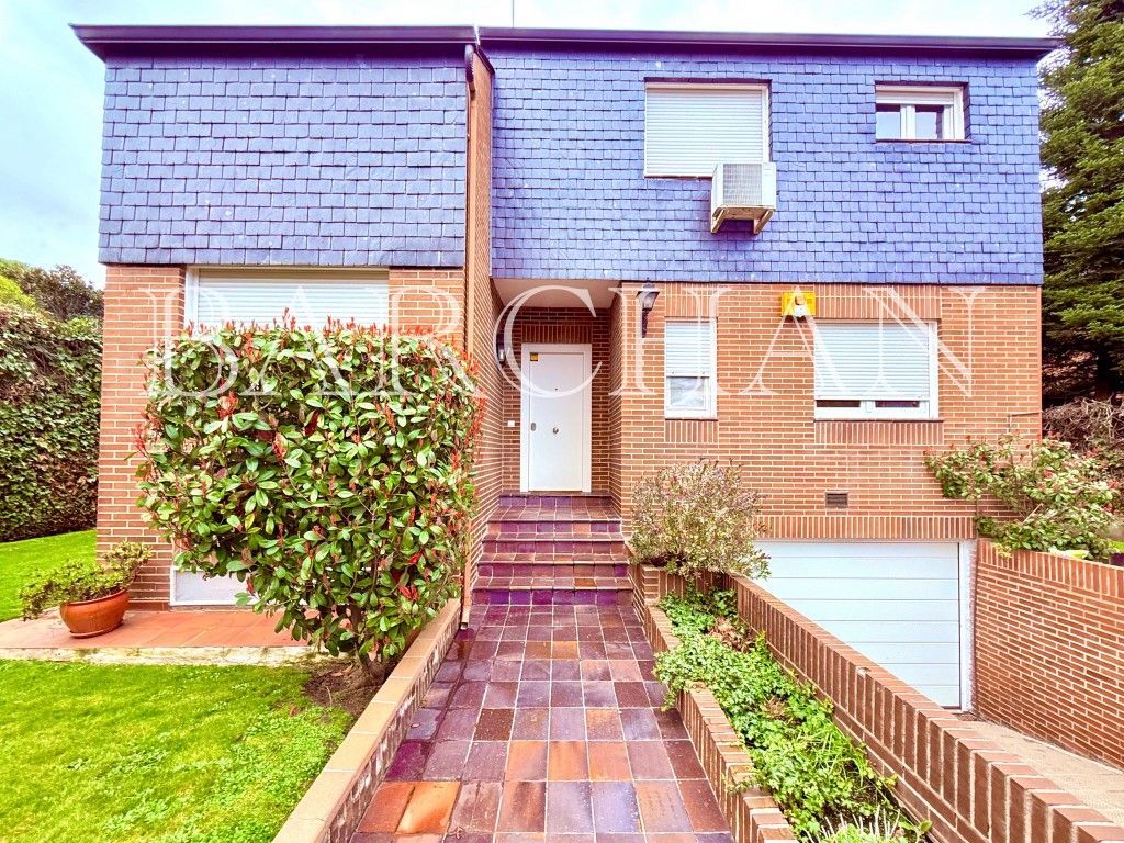 Vista exterior de Casa o xalet de lloguer en Pozuelo de Alarcón