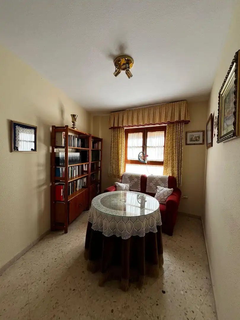 Living room of Flat for sale in Sevilla  with Air Conditioner, Heating and Storage room