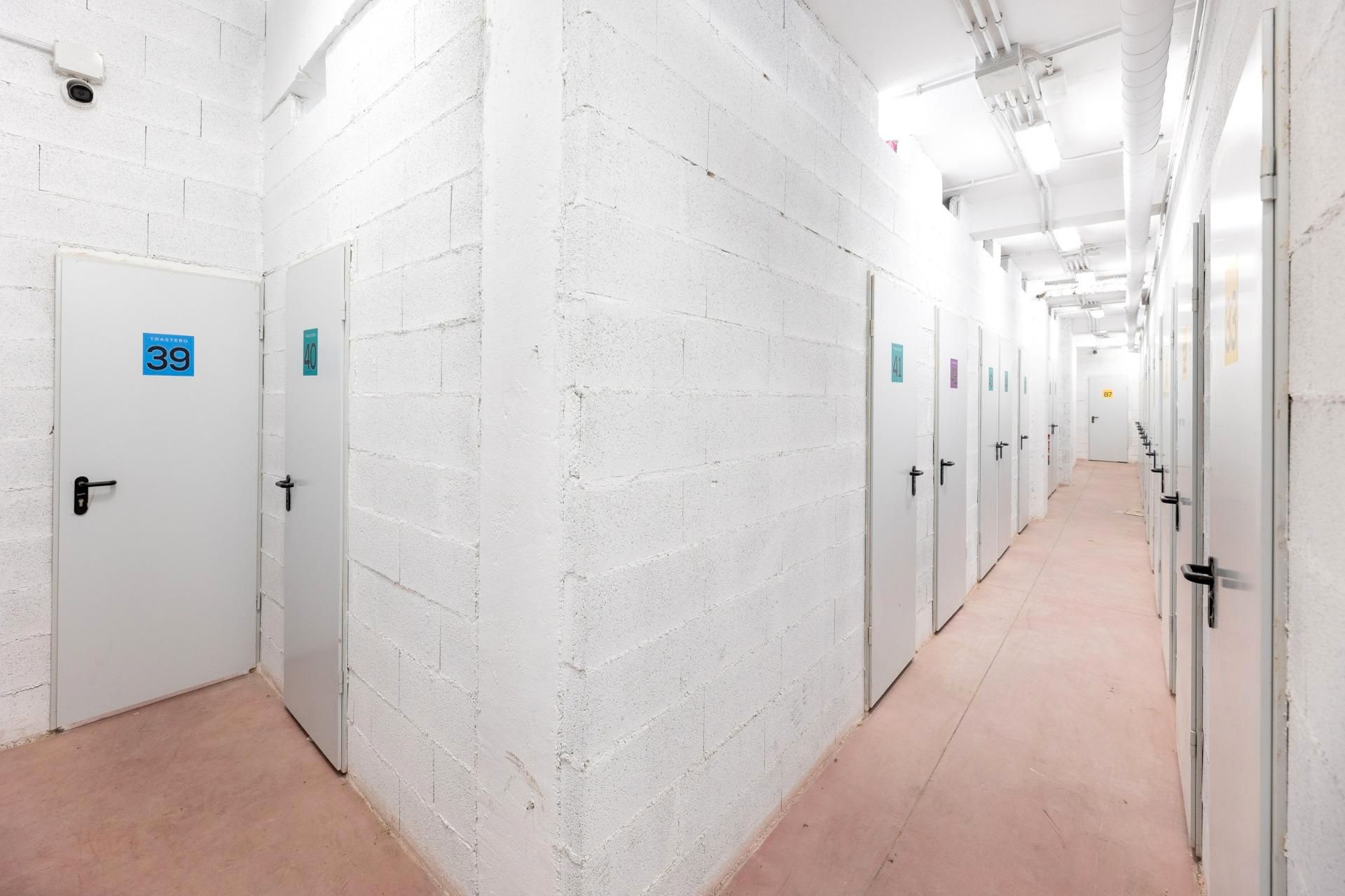 Box room for sale in  Granada Capital