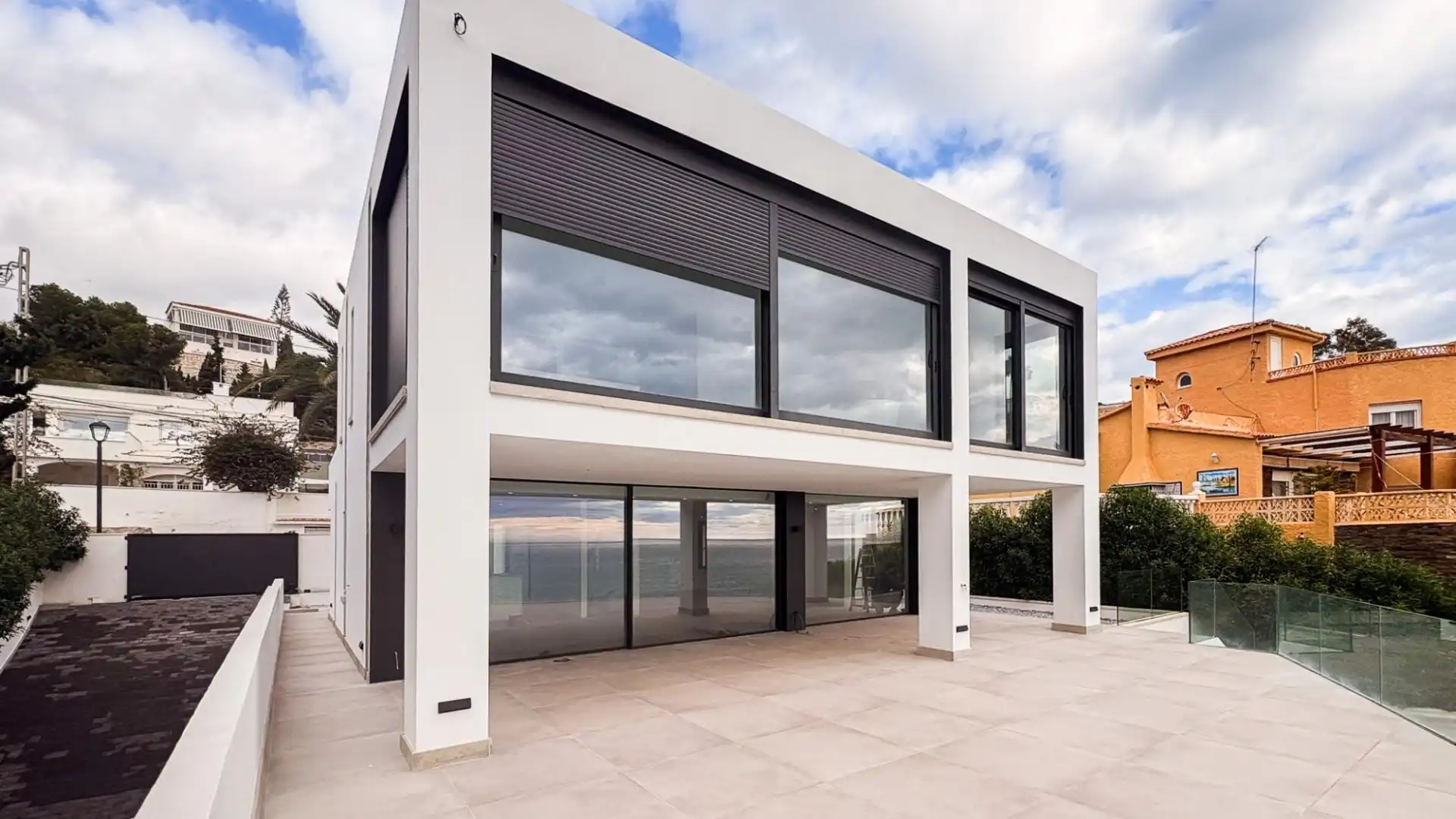 Vista exterior de Casa o chalet en venta en El Campello con Aire acondicionado, Calefacción y Jardín privado