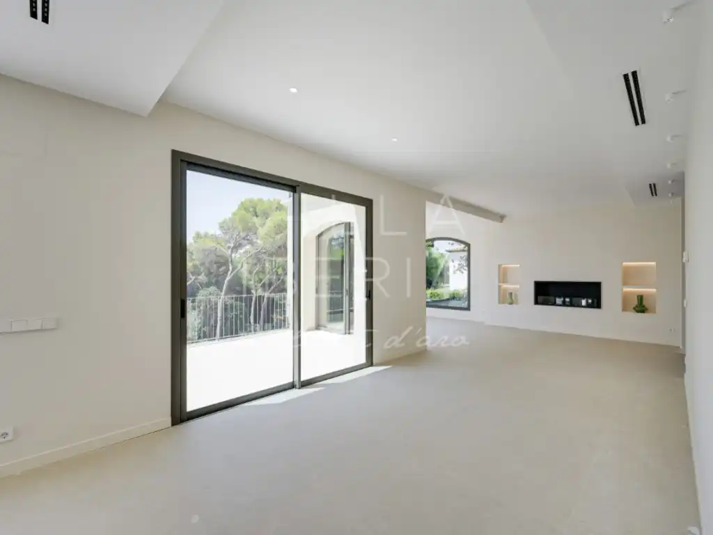 Sala d'estar de Casa o xalet en venda en Castell d'Aro, Platja d'Aro i s'Agaró amb Aire condicionat, Calefacció i Jardí privat