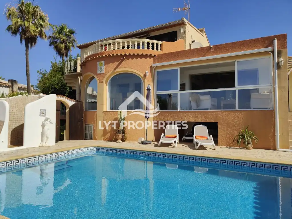 Vista exterior de Casa o xalet en venda en Jávea / Xàbia amb Piscina