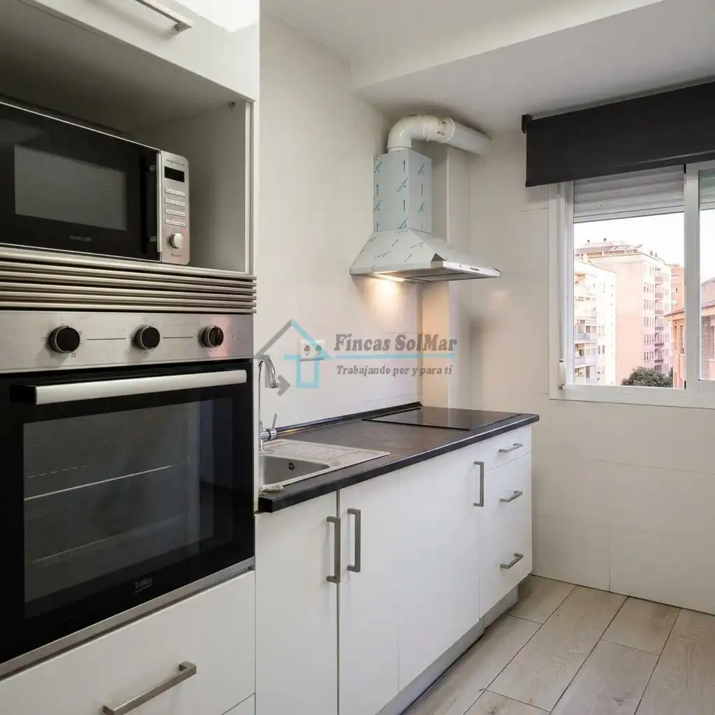 Cuina de Apartament en venda en Castellón de la Plana / Castelló de la Plana amb Moblat i Balcó