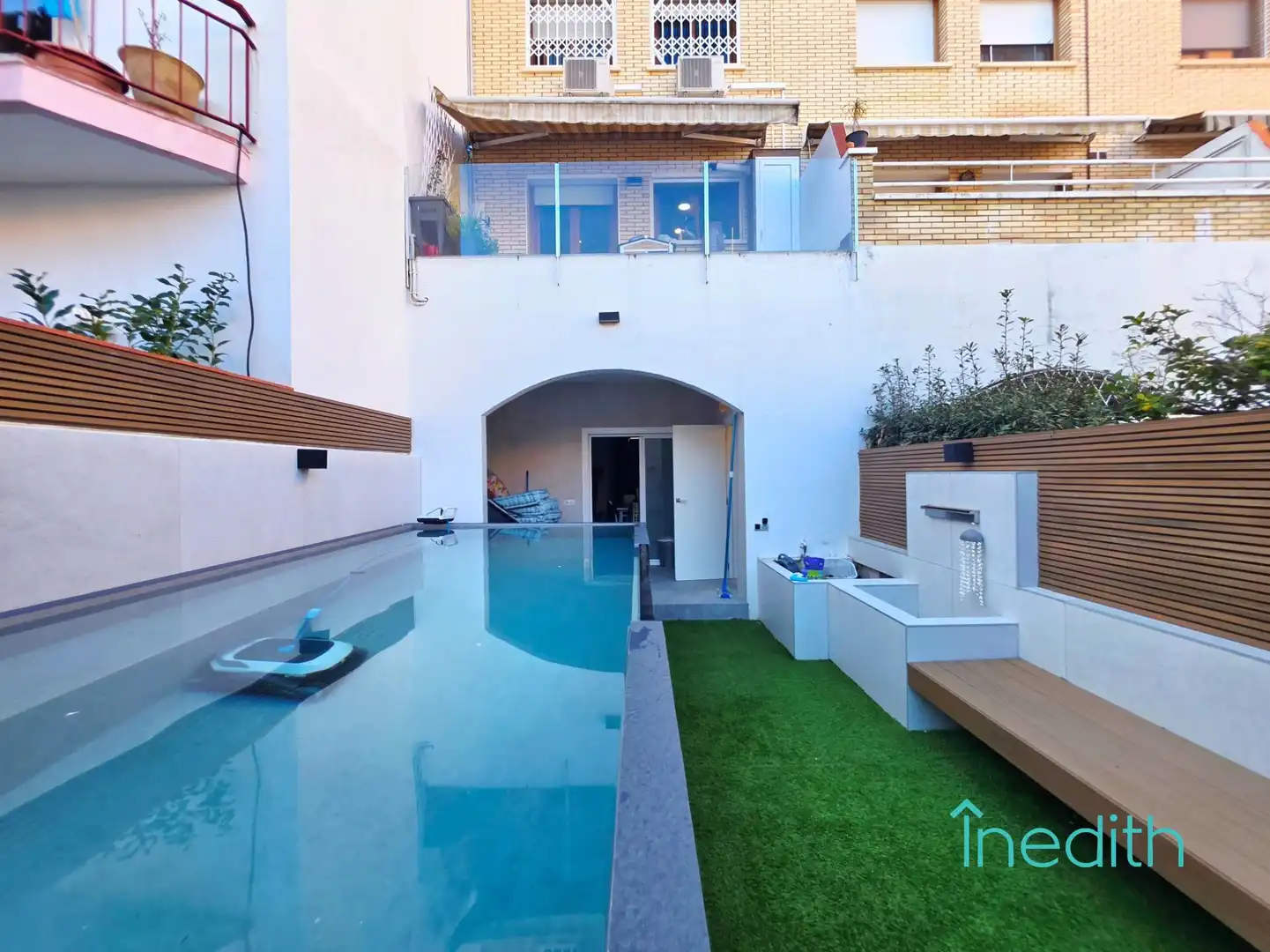 Piscina de Casa adosada en venta en Castelldefels con Aire acondicionado, Calefacción y Jardín privado