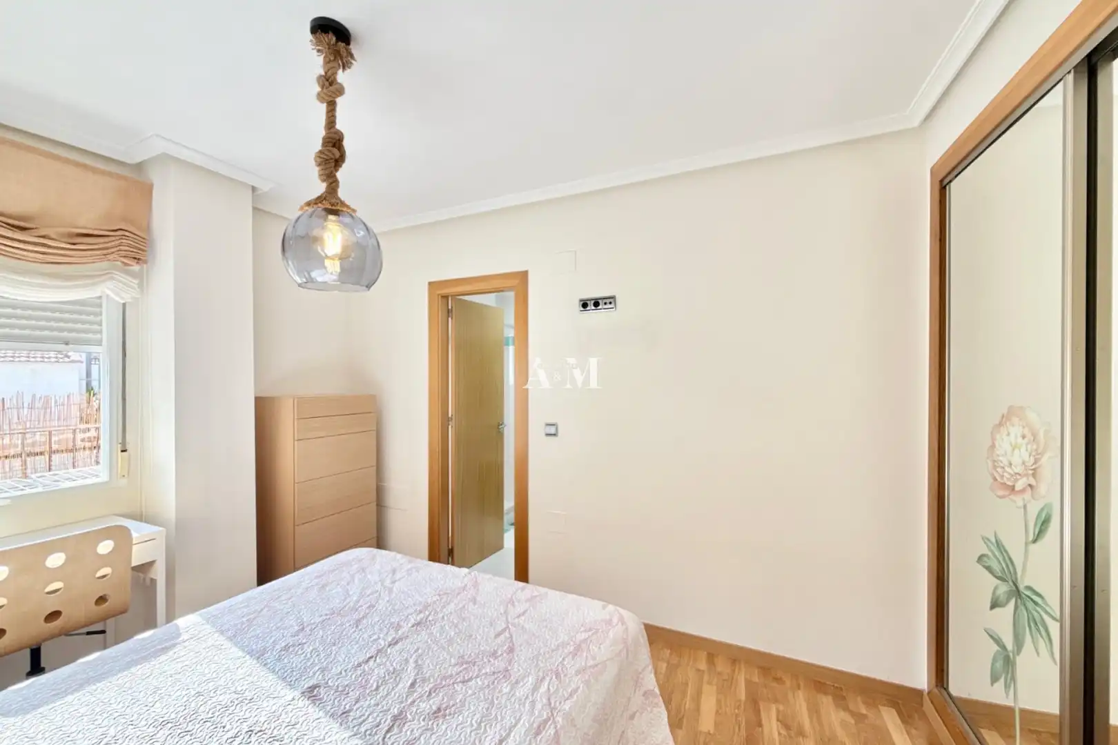 Dormitori de Apartament de lloguer en Torrevieja amb Aire condicionat, Calefacció i Terrassa