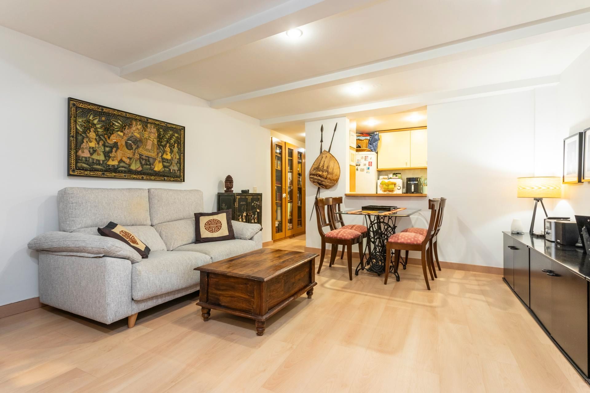 Living room of Flat for sale in  Barcelona Capital  with Air Conditioner, Parquet flooring and Balcony