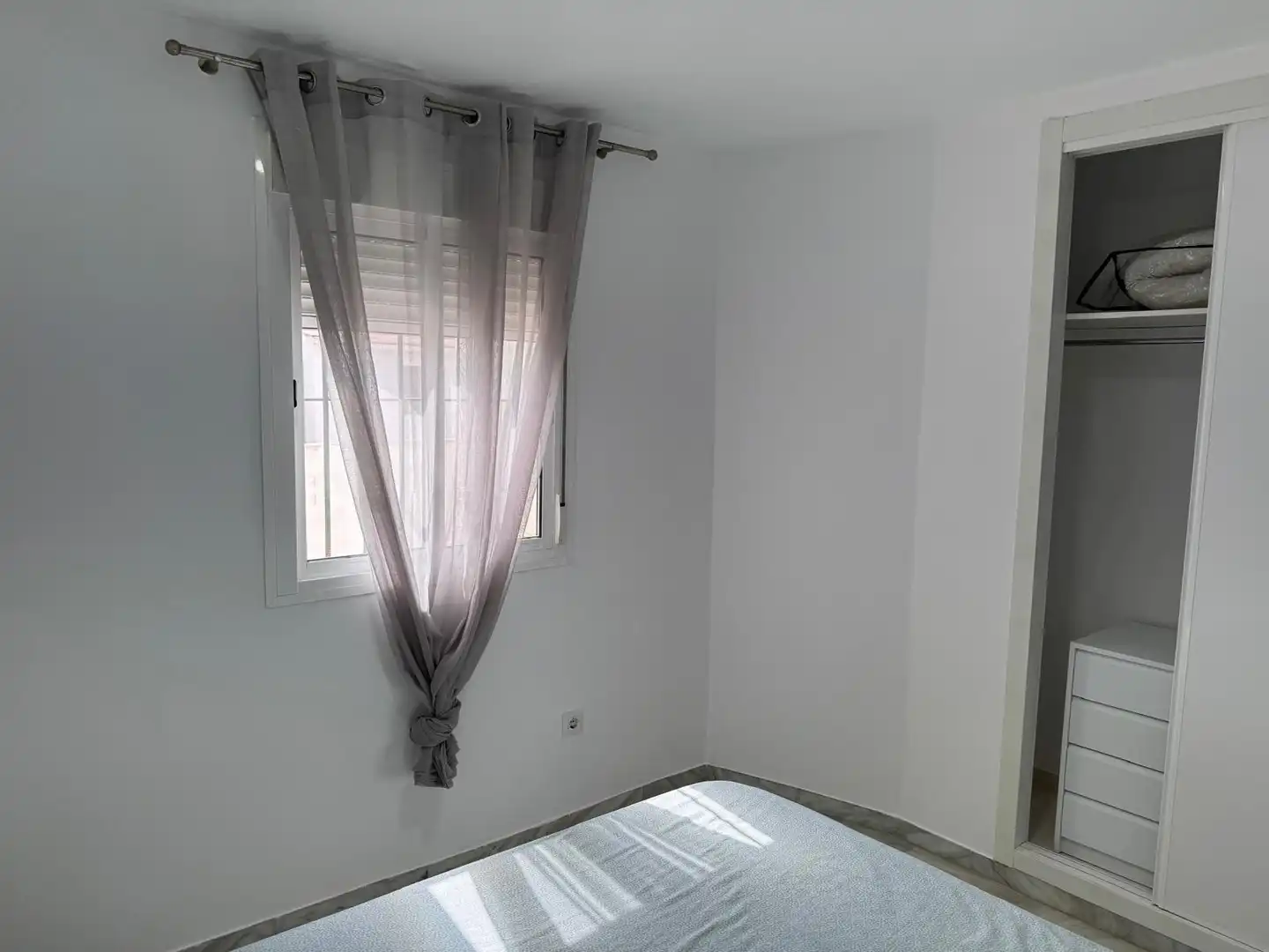 Schlafzimmer von Wohnungen zur Miete in Dos Hermanas mit Klimaanlage, Terrasse und Möbliert