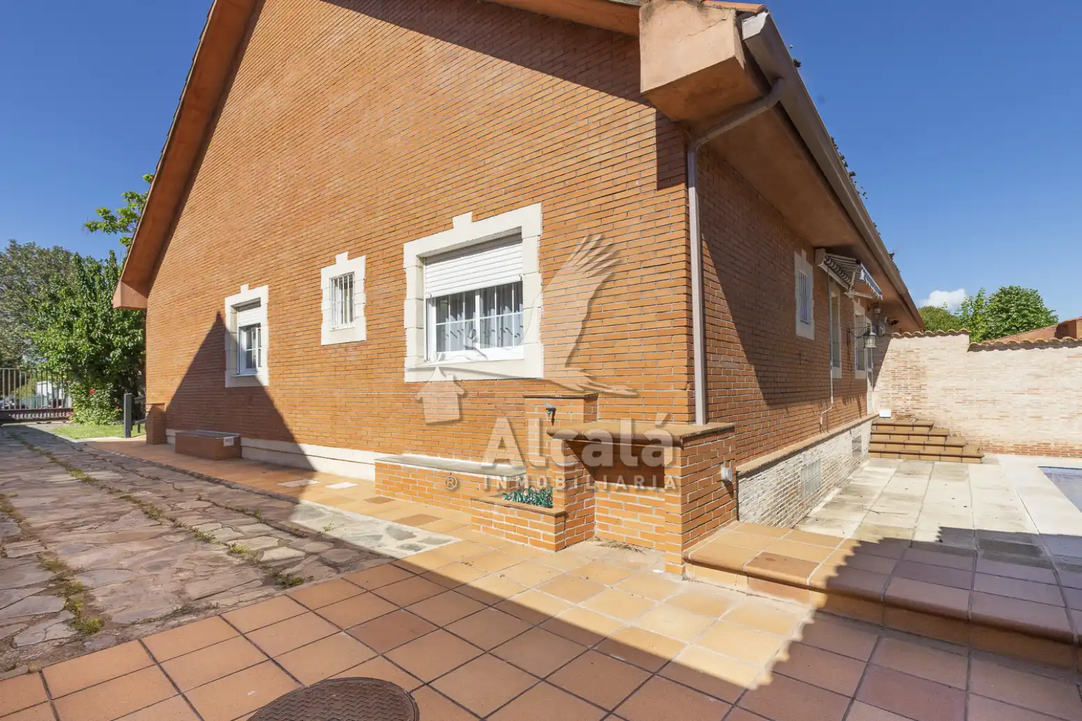 Vista exterior de Casa adosada en venta en Villalbilla con Aire acondicionado, Calefacción y Parquet