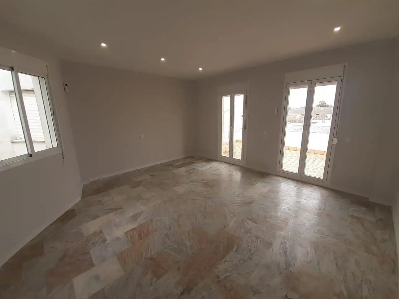 Ático en venta en Dos Hermanas con Aire acondicionado, Terraza y Alarma