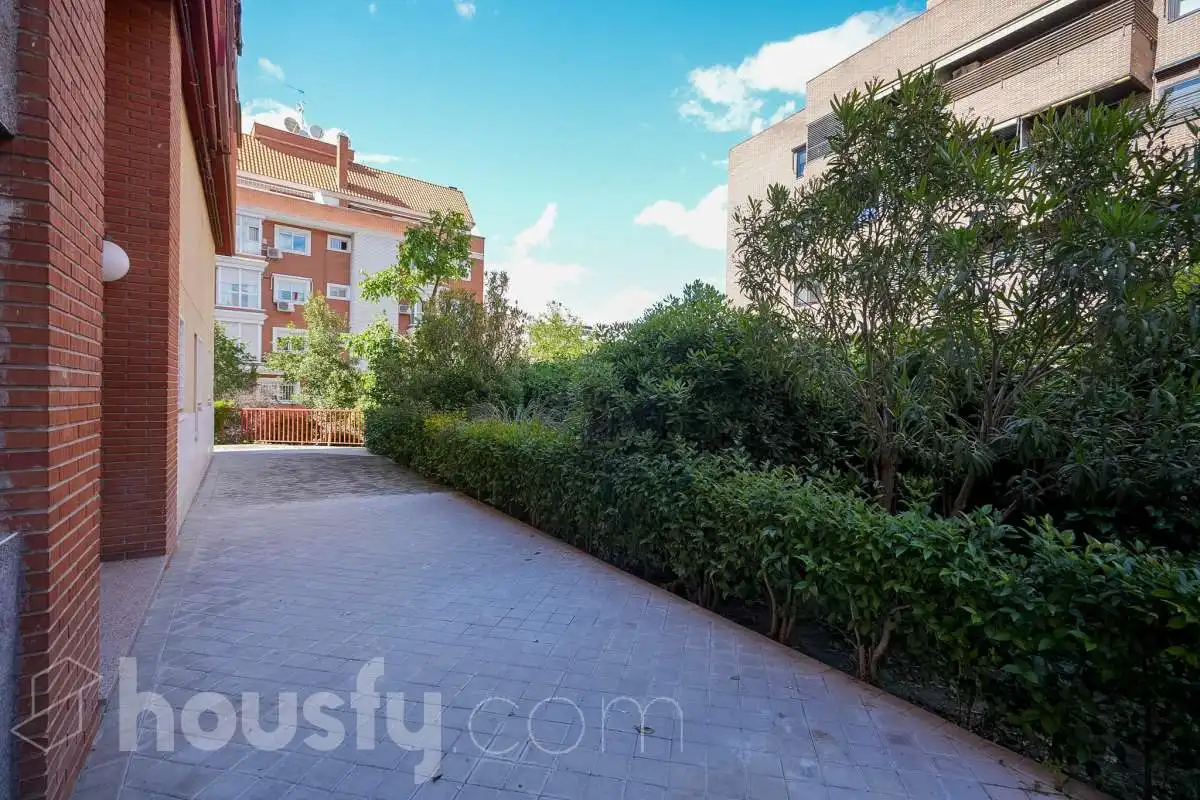 Vista exterior de Local en venta en Madrid con Aire acondicionado