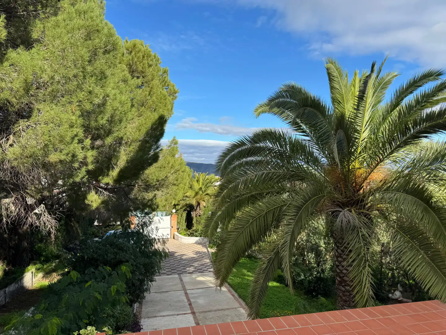 Vista exterior de Casa o xalet en venda en Alhaurín de la Torre amb Aire condicionat, Calefacció i Jardí privat