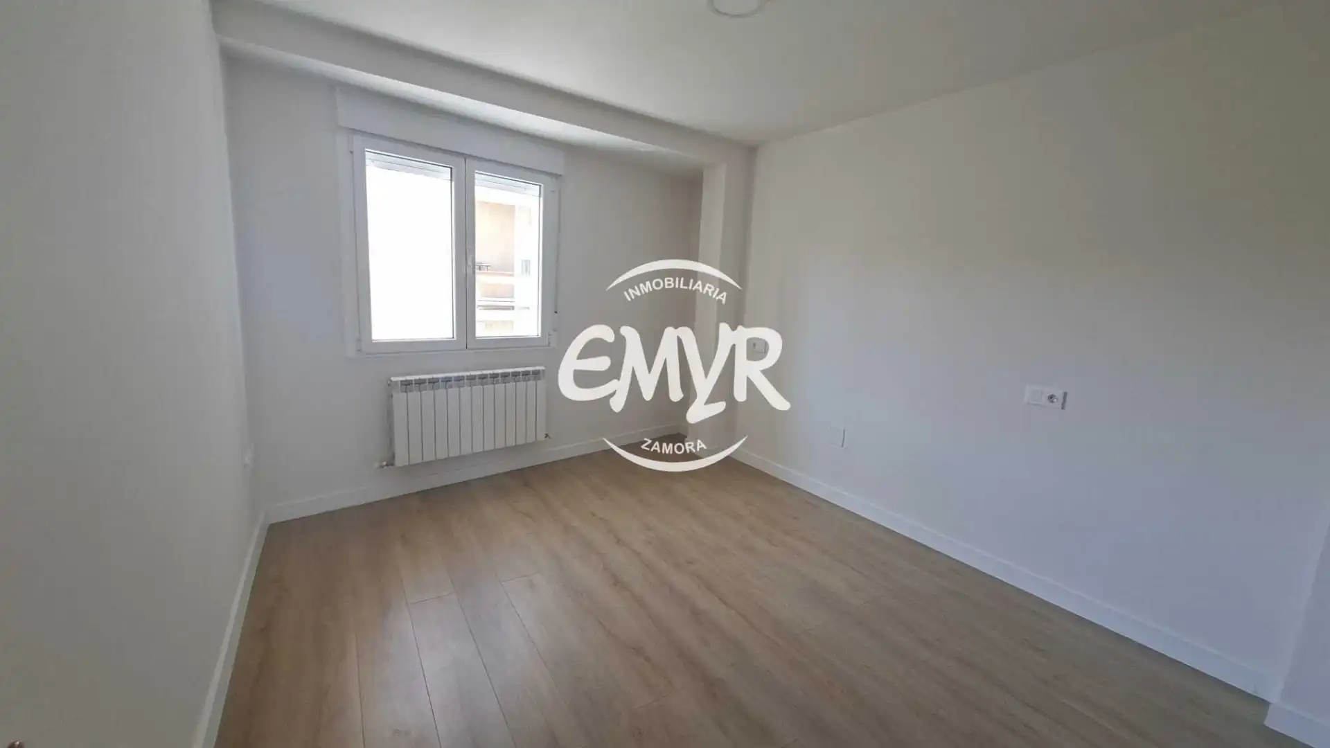 Schlafzimmer von Wohnung zur Miete in Zamora Capital  mit Heizung, Ofen und Waschmaschine