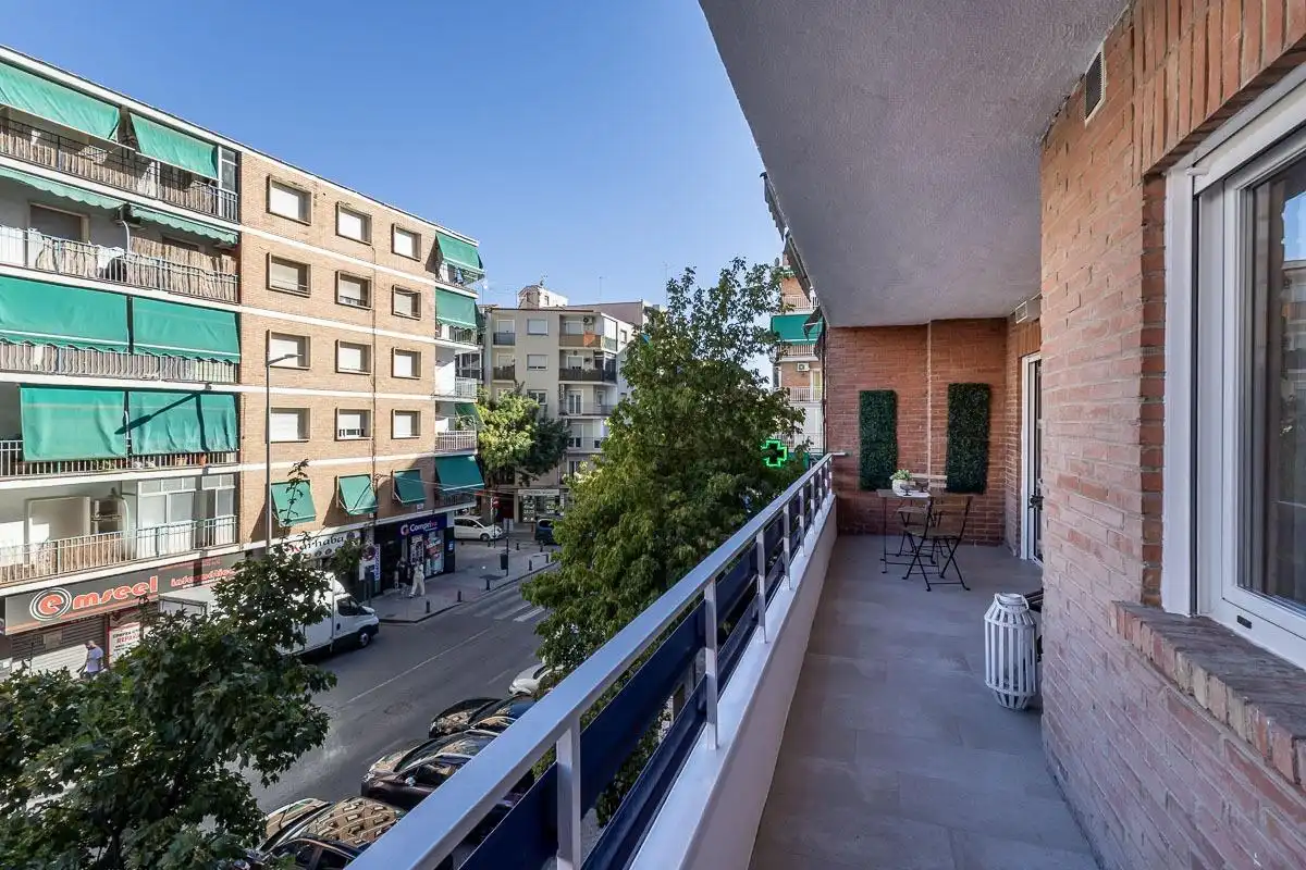 Piso con terraza en venta en Calle Almuñécar, imagen 6