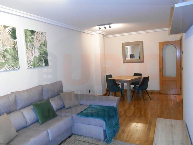 Piso en Alquiler en Calle Manuel Pedregal en Salesas - Foncalada - Campoamor