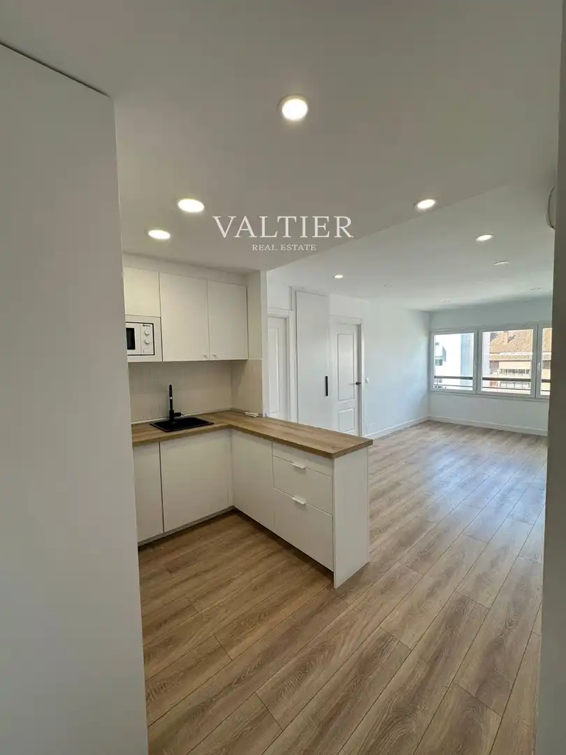 Dormitori de Pis de lloguer en  Madrid Capital amb Aire condicionat, Calefacció i Piscina