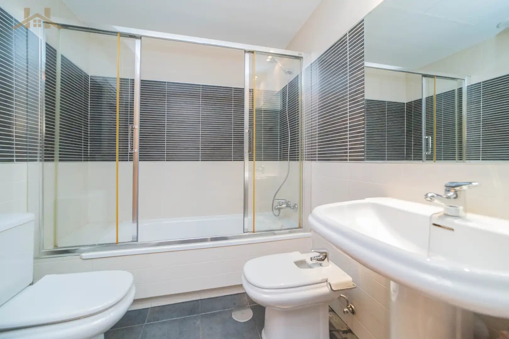 Bathroom of Flat for sale in Boadilla del Monte  with Air Conditioner, Heating and Terrace
