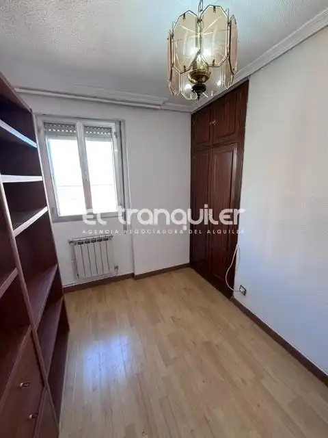 Bedroom of Flat for rent in Madrid  with Air Conditioner, Furnished and Washing machine