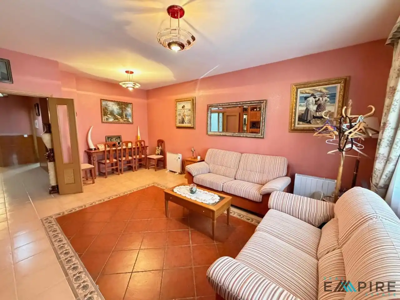 Sala d'estar de Casa adosada en venda en Los Yébenes amb Calefacció, Jardí privat i Terrassa