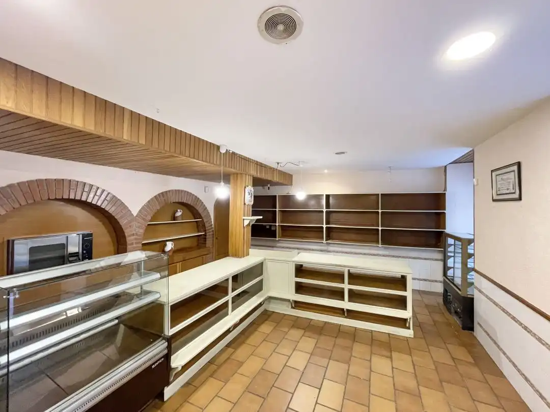 Local comercial en alquiler en San Frantzisko Kalea, imagen 2