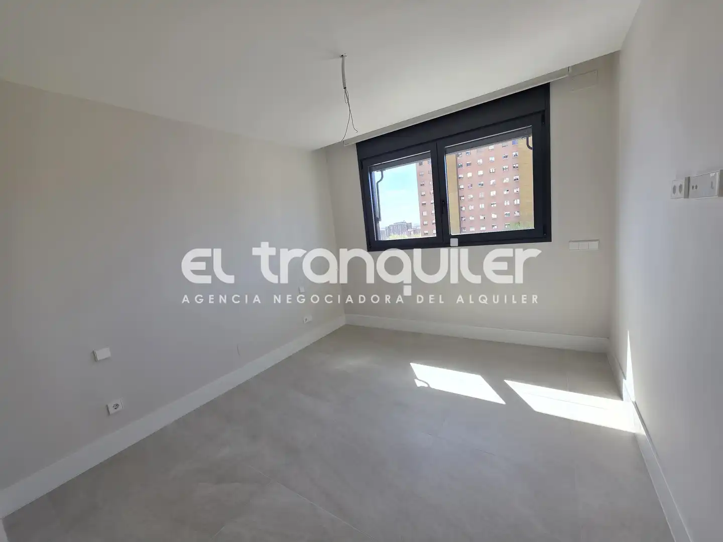 Bedroom of Flat for rent in Madrid  with Air Conditioner, Terrace and Storage room
