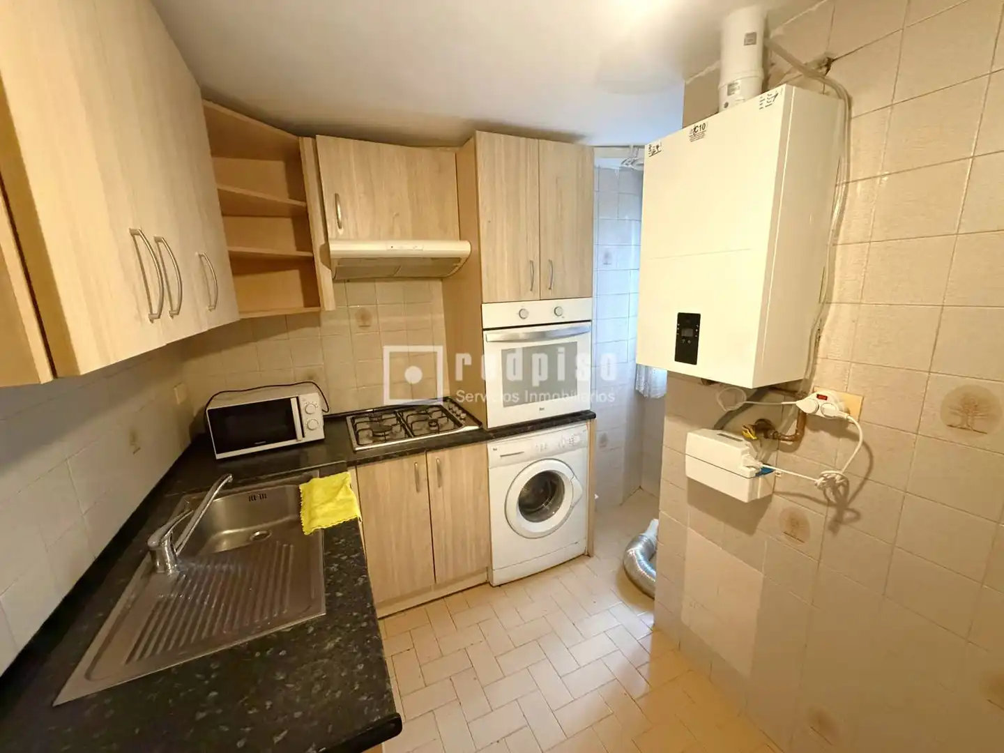 Cocina de Piso en venta en Madrid con Calefacción y Jardín privado