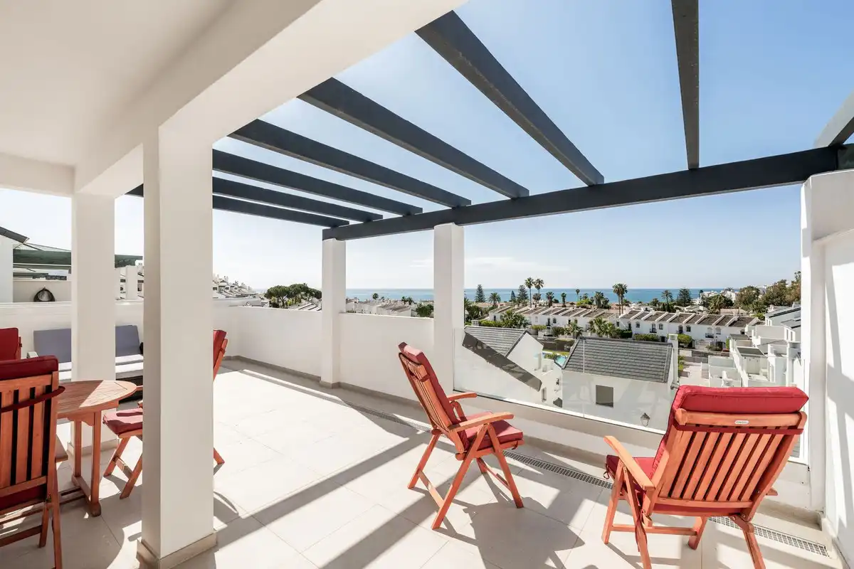 Terrassa de Dúplex en venda en Estepona amb Aire condicionat, Terrassa i Piscina comunitària