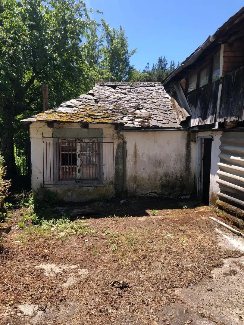 Exterior view of Houses for sale in Igüeña