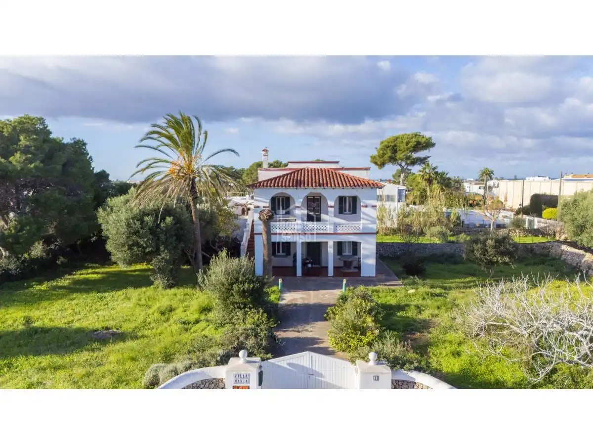 Xalet amb jardí en venda a Cala Blanca