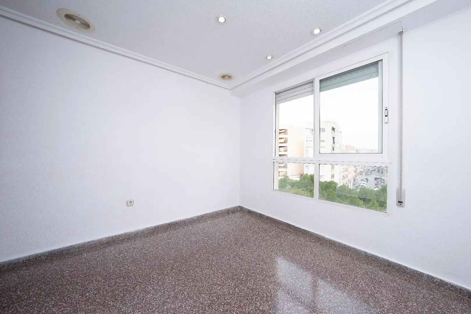 Habitación de Piso en venta en Elche / Elx con Aire acondicionado, Terraza y Balcón