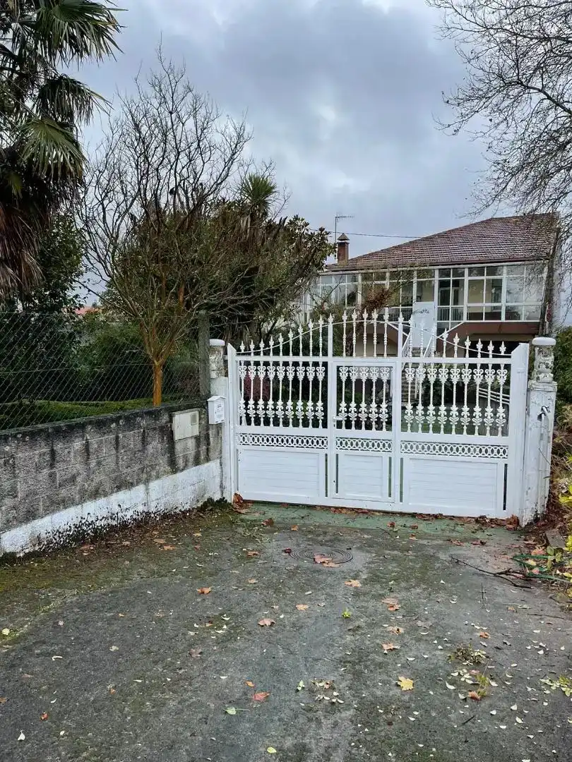 Vista exterior de Piso en venta en Trasmiras con Balcón